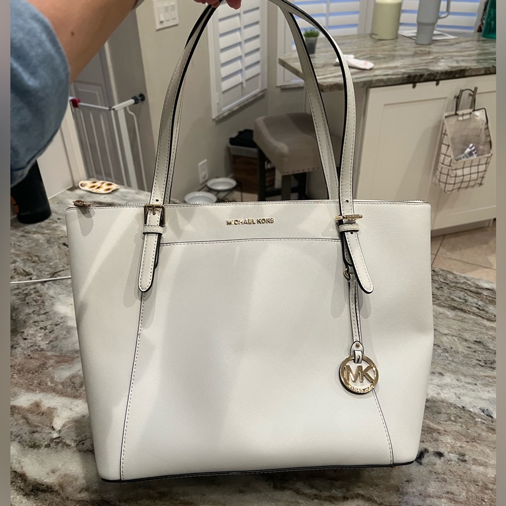 Michael Kors Jetsetter Handbag in white
